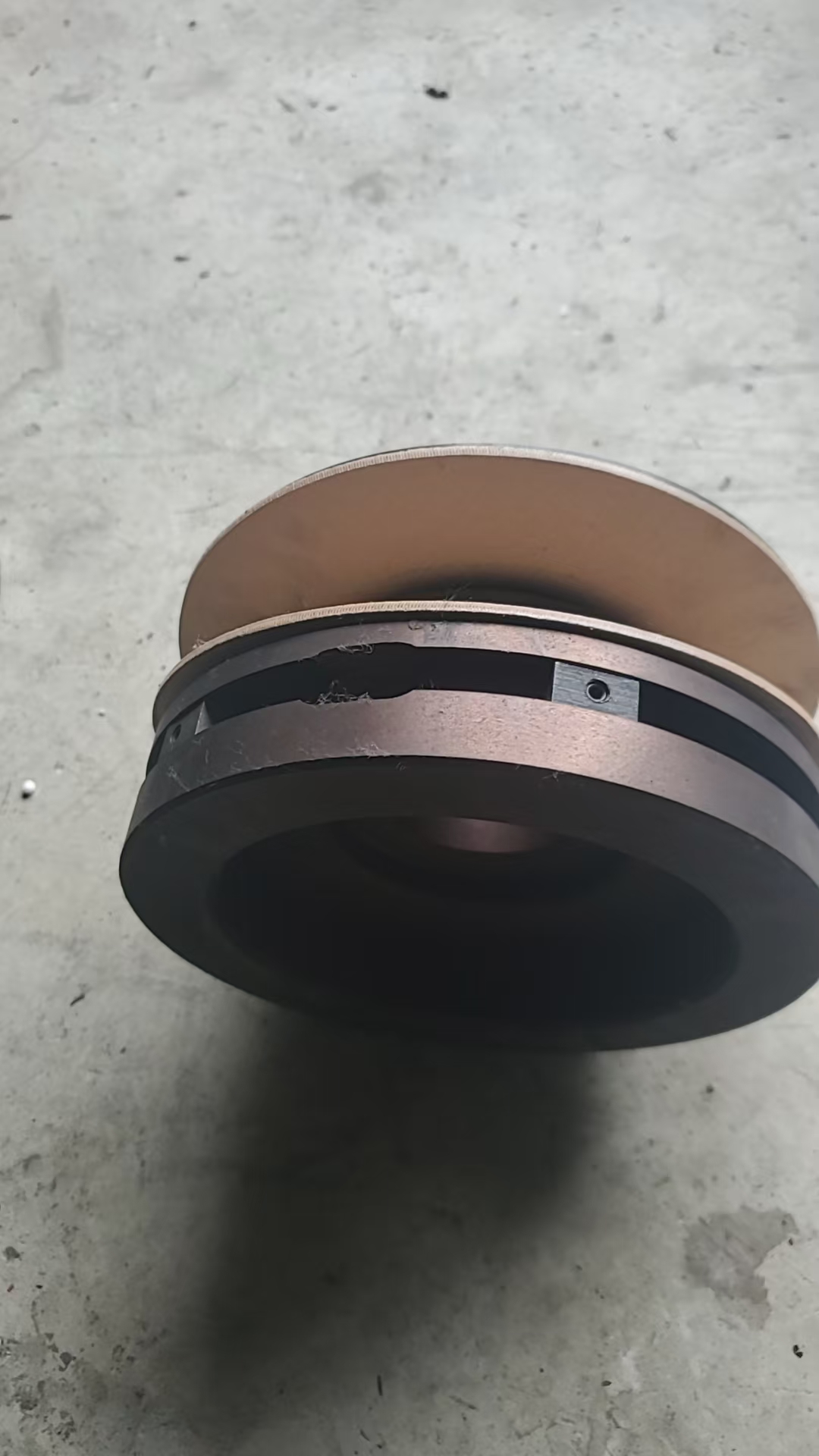 平面磨床上磨削加工的几种装夹方式